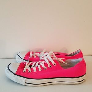 Neon pink converse! Sz 10 men’s, EUC.